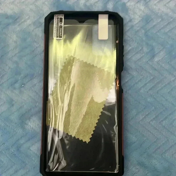 🆕 Phone Case and Screen Protector - Picture 2 of 4